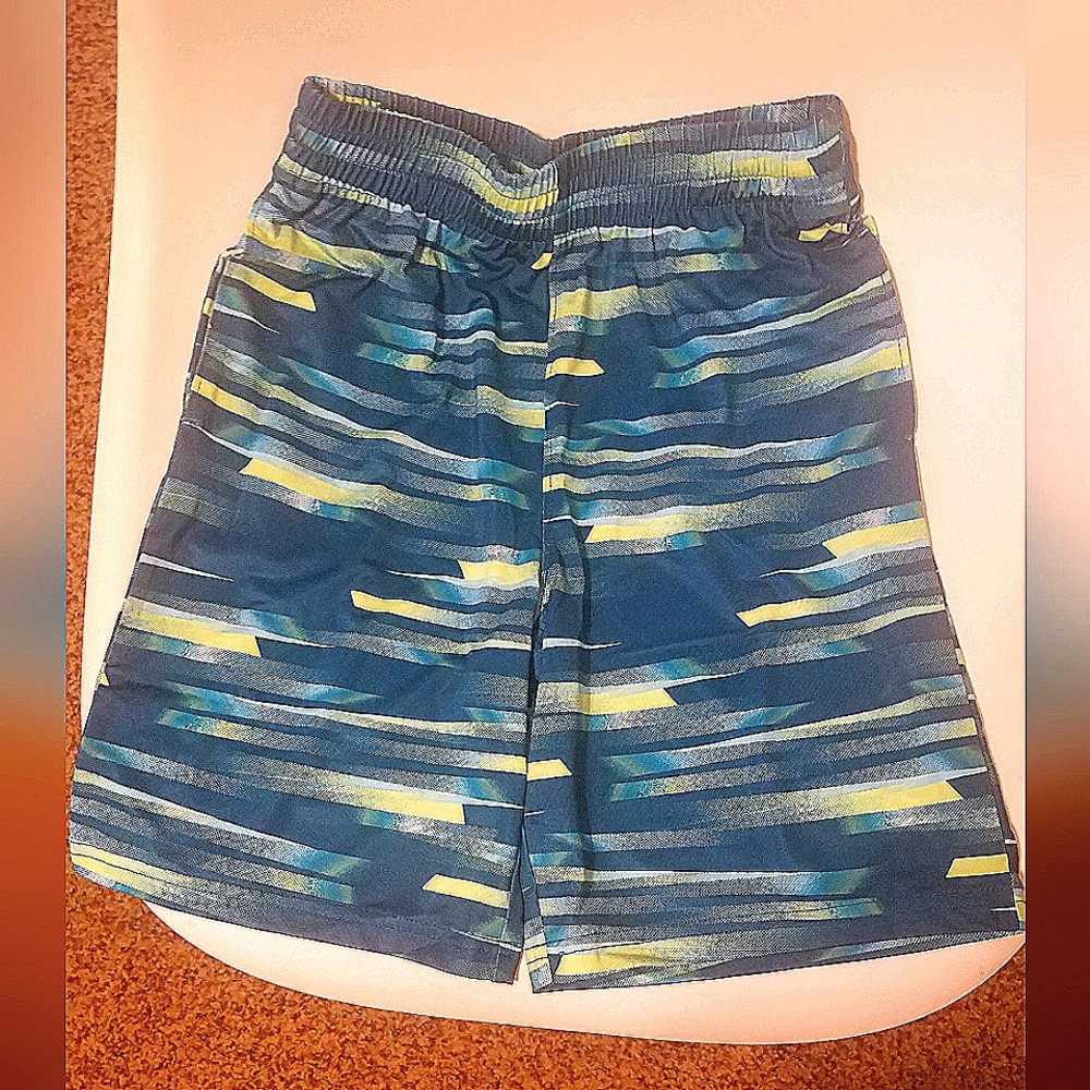 NWOT Lands End Boys Sport Shorts Size Medium 8